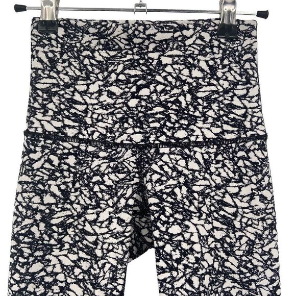 Lululemon Wunder Under Crop Hi-Rise Ice Breaker White Black Leggings Size 2 - Picture 3 of 9